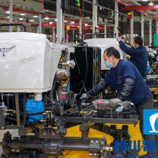 收割机总装流水线